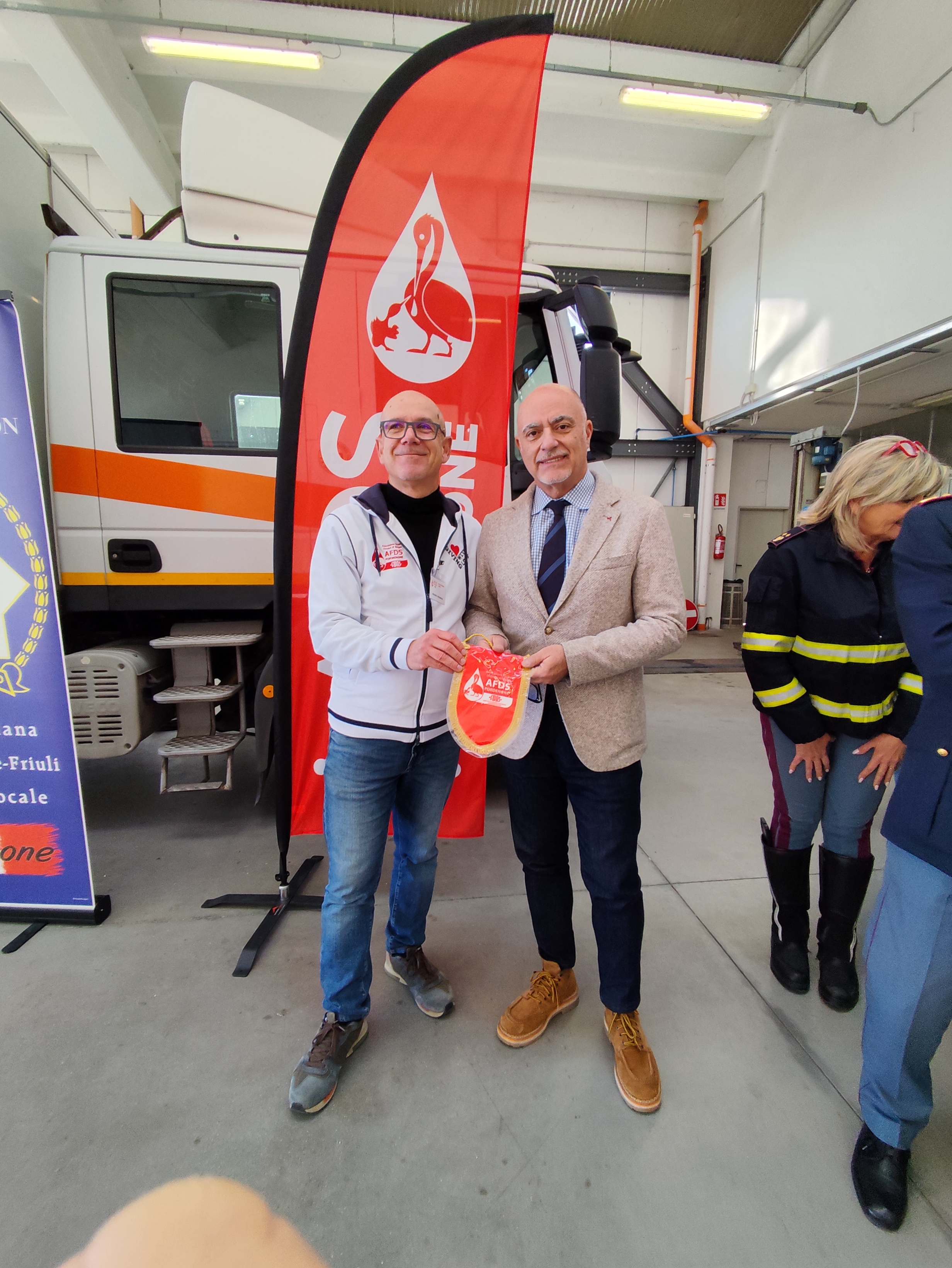 Donazione collettiva  in autoemoteca della Polizia di Stato